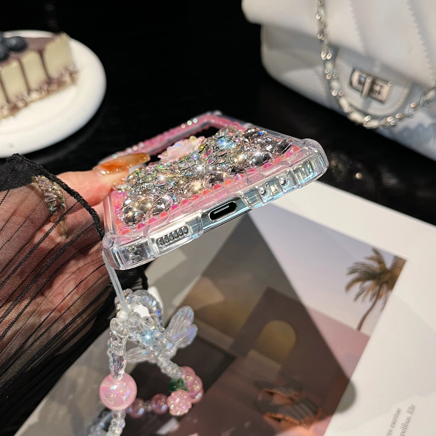 For Samsung Galaxy Z Flip 6 5 4 3 5G F7110 F7070 Cute Elegant Crystal Butterfly Flower Diamond Pearl Wrist Phone Case Cover