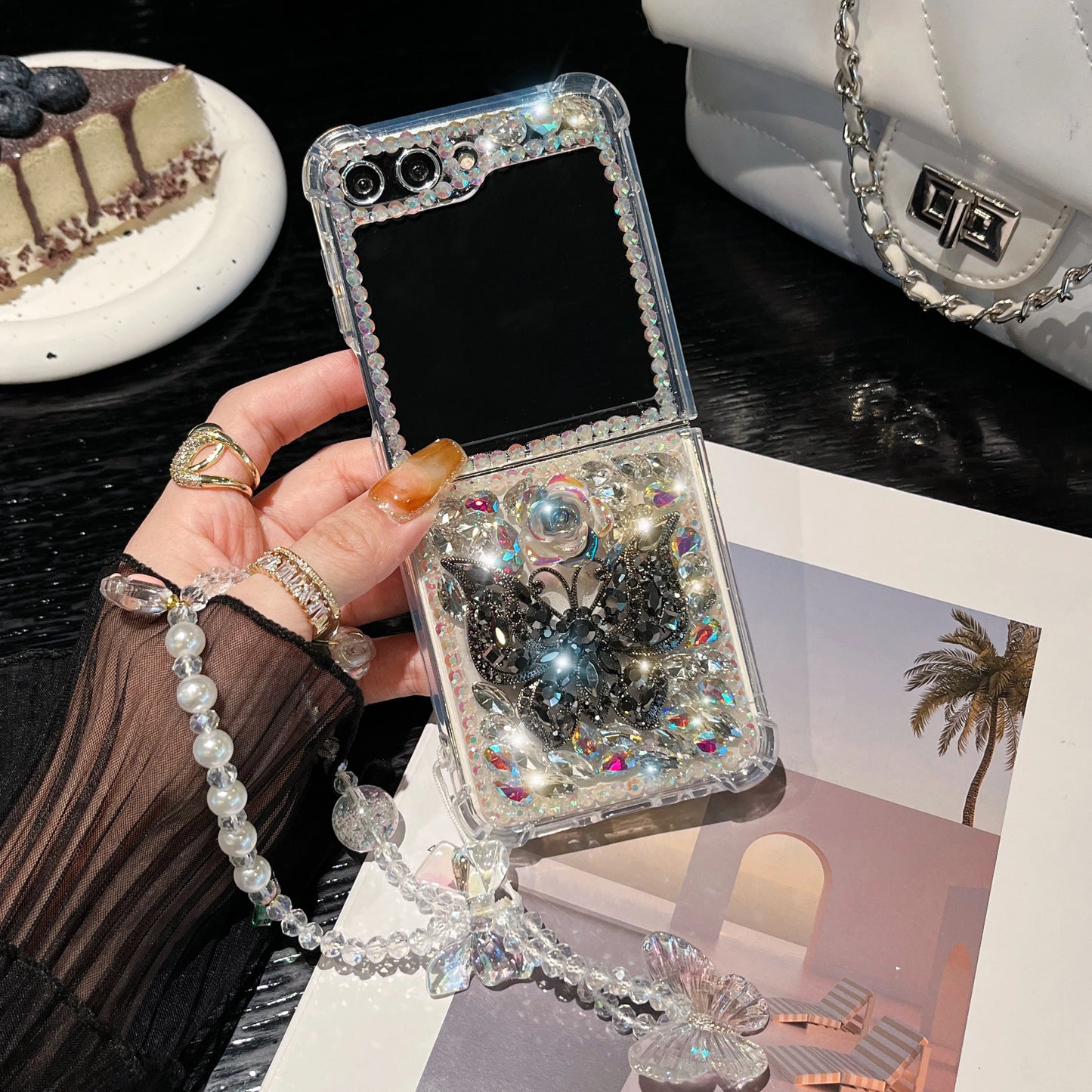 For Samsung Galaxy Z Flip 6 5 4 3 5G F7110 F7070 Cute Elegant Crystal Butterfly Flower Diamond Pearl Wrist Phone Case Cover