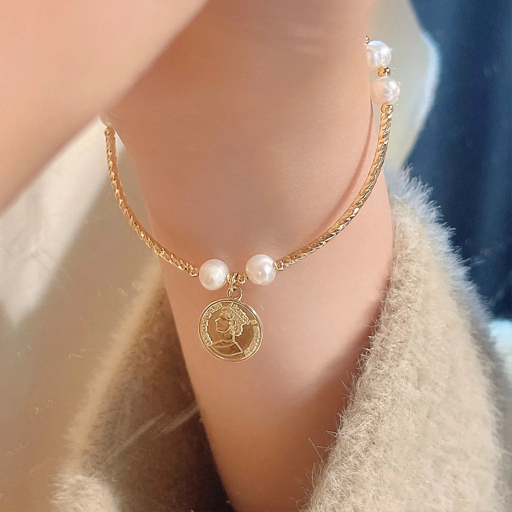 New Arrival Elegant Queen's Head Coin 14K Gold Filled Natural Freshwater Pearl Ladies Charm Bracelet