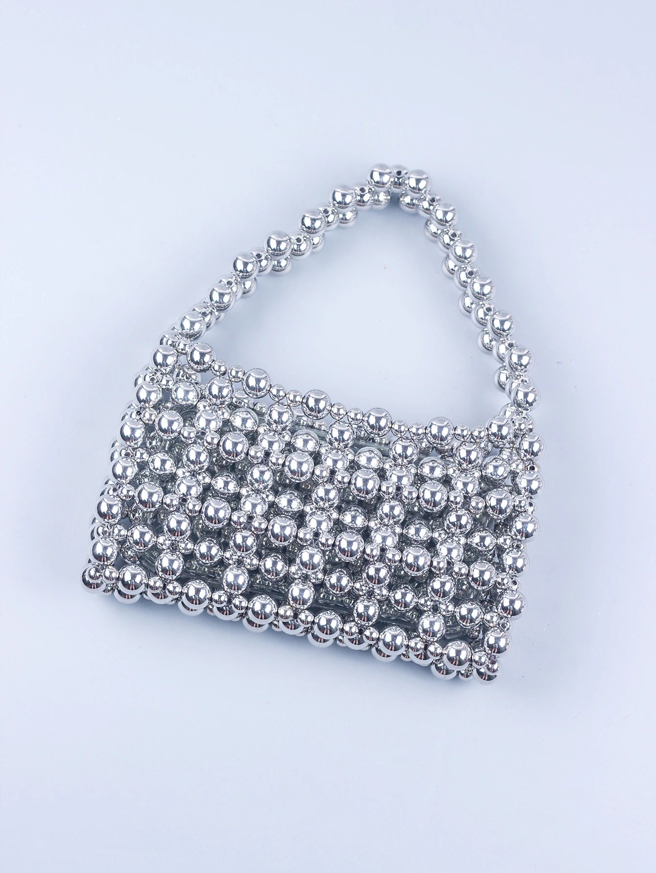 Fashionable and trendy electric silver plated hand woven acrylic street photography casual versatile beaded handbag